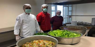 Adıyaman'da sağlık çalışanlarına çiğköfte ikram edildi