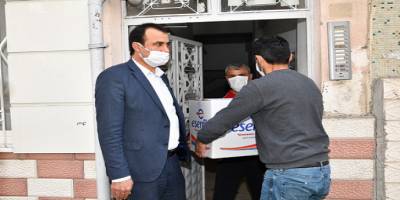 Malatya'da berber ve kuaförlere gıda yardımı