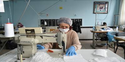 Konya Selçuklu’da gönüllülük esasıyla günde 15 bin tıbbi maske üretiliyor