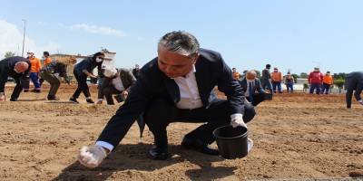 Antalya Muratpaşa Belediyesi, gıda krizi riskine karşı mısır ekimine başladı