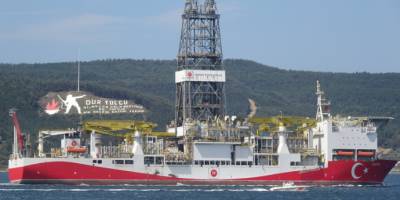 Türkiye Fatih sondaj gemisi Çanakkale boğazından geçti