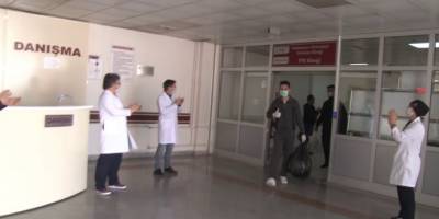 Erzurum’da tedavisi tamamlanan 11 hasta alkışlarla taburcu oldu