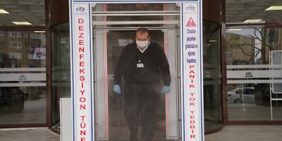 Çorlu’da belediye giriş kapısına dezenfeksiyon tüneli kuruldu