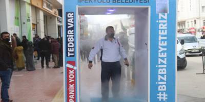 Van’ın İpekyolu Belediyesi tarafından korona virüs tedbirleri kapsamında dezenfeksiyon kabinlerine yoğun ilgi