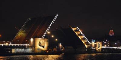 İstanbul'da Eminönü Köprüsü araç ve yaya trafiğine kapatıldı