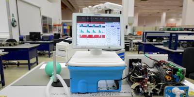 Savunma Sanayii Başkanı ismail Demir yerli solunum cihazını inceledi