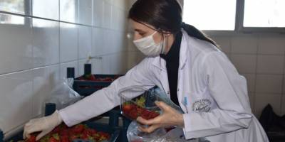 Korona virüs salgını nedeniyle Aliağalıların gıda ihtiyaçları tek tıkla kapılarına ulaşıyor