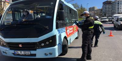 Kadıköy’de  korona virüs denetimlerini trafik polisleri, sıklaştırdı