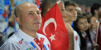 taburcu olan Boks Milli Takım Baş Antrenörü Dumlupınar'dan tedbirlere uyun çağrısı