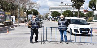 Balıkesir'in Gönen ilçesinde iki kişinin işyeri önünde sohbet etmesi yasaklandı