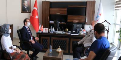 Van’ın Tuşba Belediye Başkanı Akman’dan sağlık çalışanlarına moral ziyareti