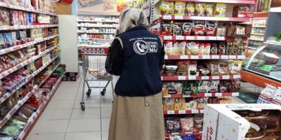 Kartepe ilçesinde  Karantinadaki aileden alışverişe yardımcı olan ekiplere çikolata ikramı