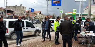 Gölbaşı ilçesinde Kavga ihbarına giden polislere yaş pasta ikramı