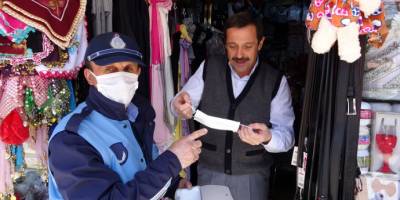 Tokat'ta  vatandaşa zorunlu maske dağıtımı yapıldı