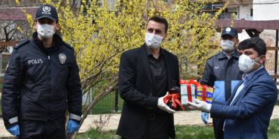 Adana Tufanbeyli belediye Başkanı Ergü’den polislere dezenfekte ve maskeli kutlama