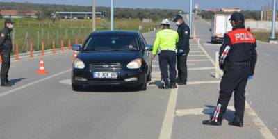 Polis ekipleri , Ayvalık'a giriş çıkışa izin vermiyor