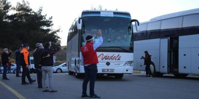 Uşak’ta 14 günlük karantina süreleri biten 121 kişi evlerine uğurlandı