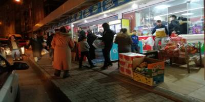 Samsun’da, 48 saat sokağa çıkma yasağını duyan market ve fırınlara akın etti