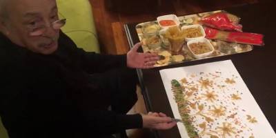 Kurtlar Vadisi’nin Ömer Babası, makarnadan resim yapıyor