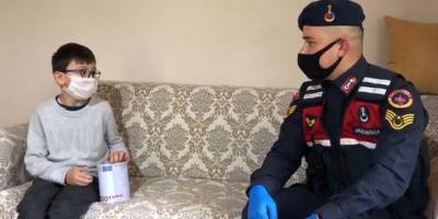 Kumbarasındaki parayı Milli Dayanışma Kampanyası’na bağışladı