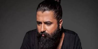 Şarkıcı Koray Avcı 12 yıl sonra sakallarını kesti! Sakalsız halini paylaştı