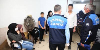 Mersin’in Akdeniz ilçesinde kaçak çalıştırılan tekstil atölyesi mühürlendi