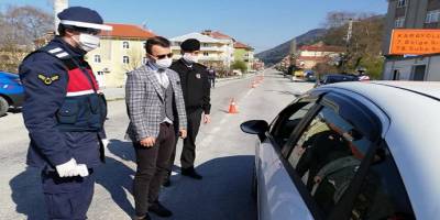 Sinop Türkeli'de sürücülere maske dağıtıldı
