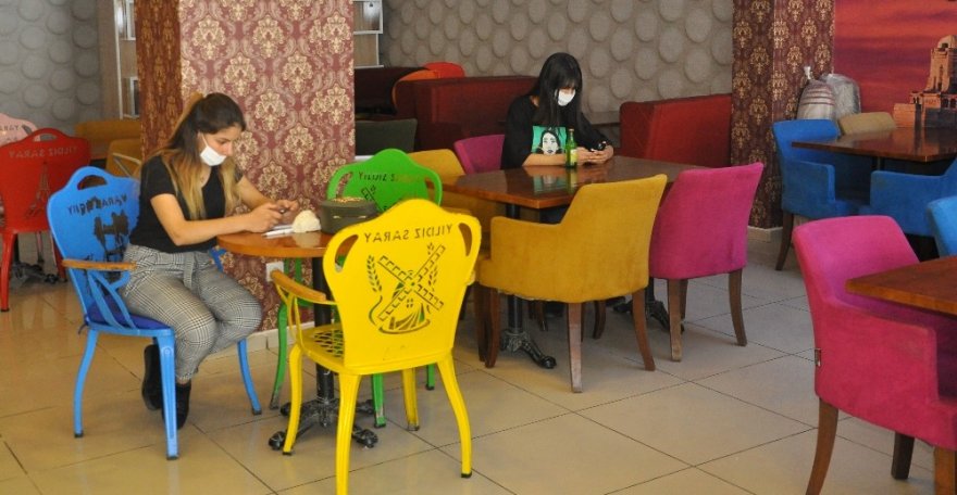 Erzincan’da fiziksel mesafeli normalleşme başladı