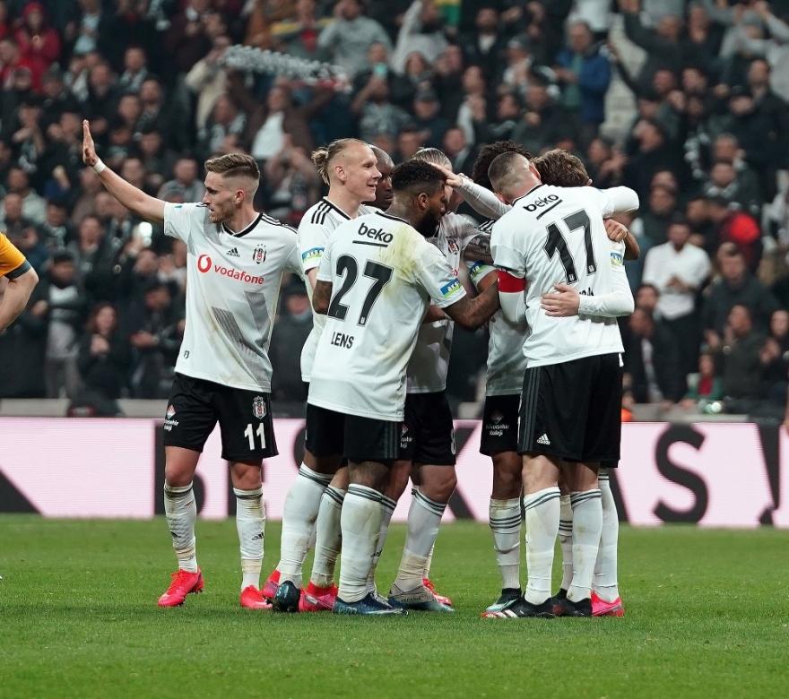 Beşiktaş’ta gözler transferde