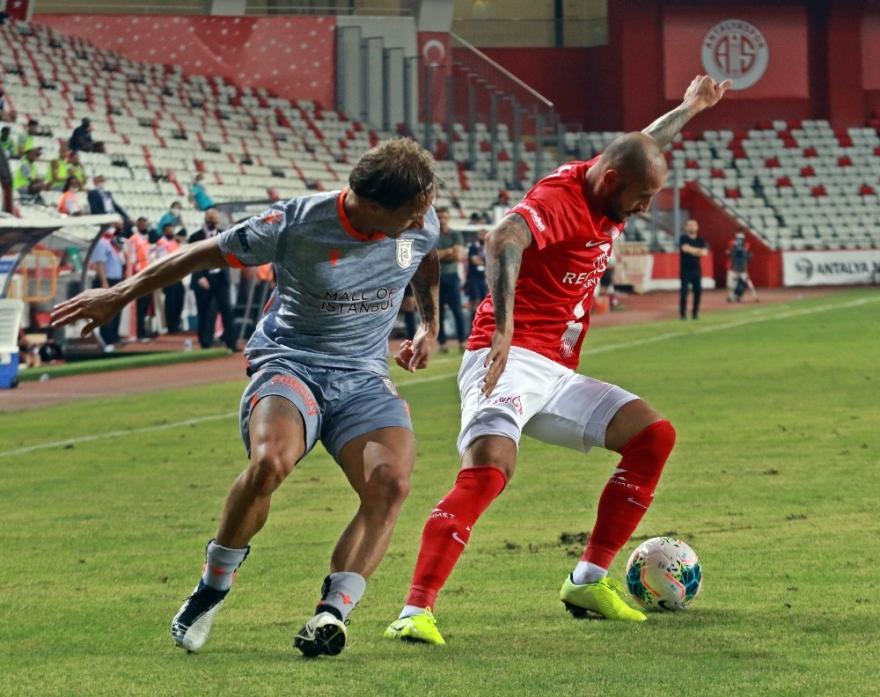 Süper Lig: Antalyaspor: 0 - Medipol Başakşehir: 2 (Maç sonucu)